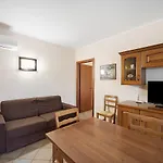 Apartament Belfast La Scuderia Marina dʼAndora